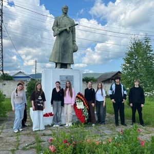 22 июня — День памяти и скорби  Сегодня — одна из самых печальных дат в нашей истории. Ранним утром 1941 года, без объявления войны, фашистские захватчики напали на нашу Родину. Этот рассвет разделил жизнь миллионов людей на «до» и «после», став началом д